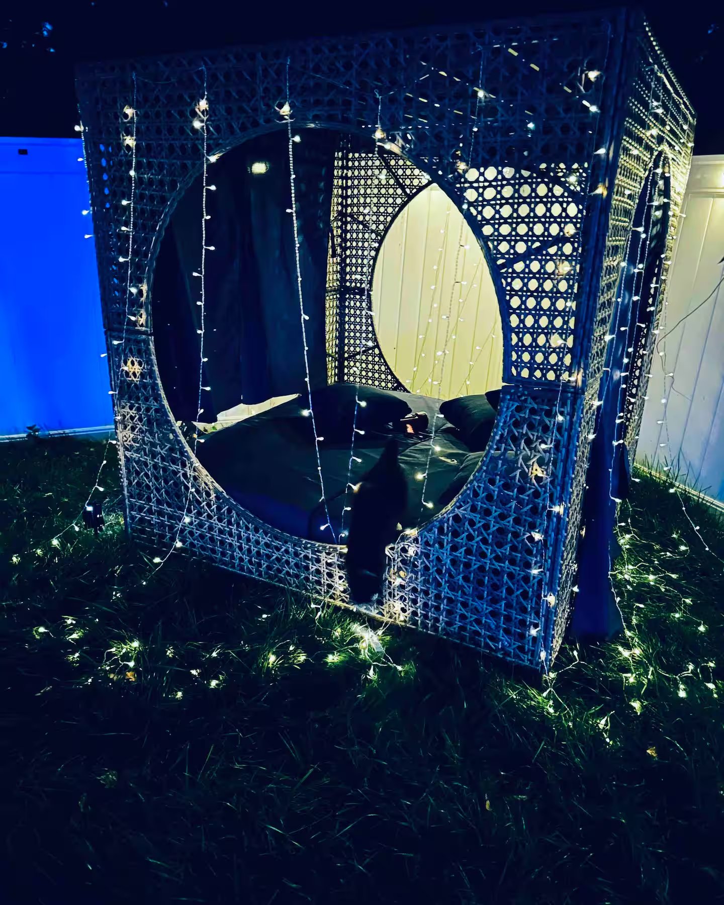 Daybed nook with fairy lights